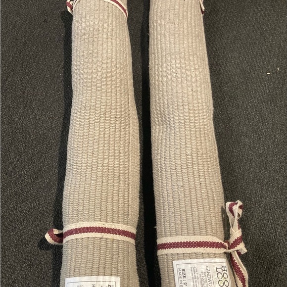 2 BRAND NEW RUGS - Picture 3 of 7